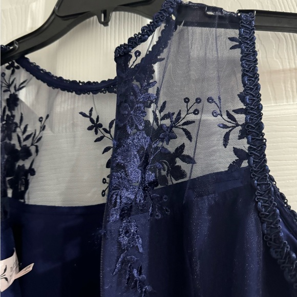 Dress - Picture 5 of 9